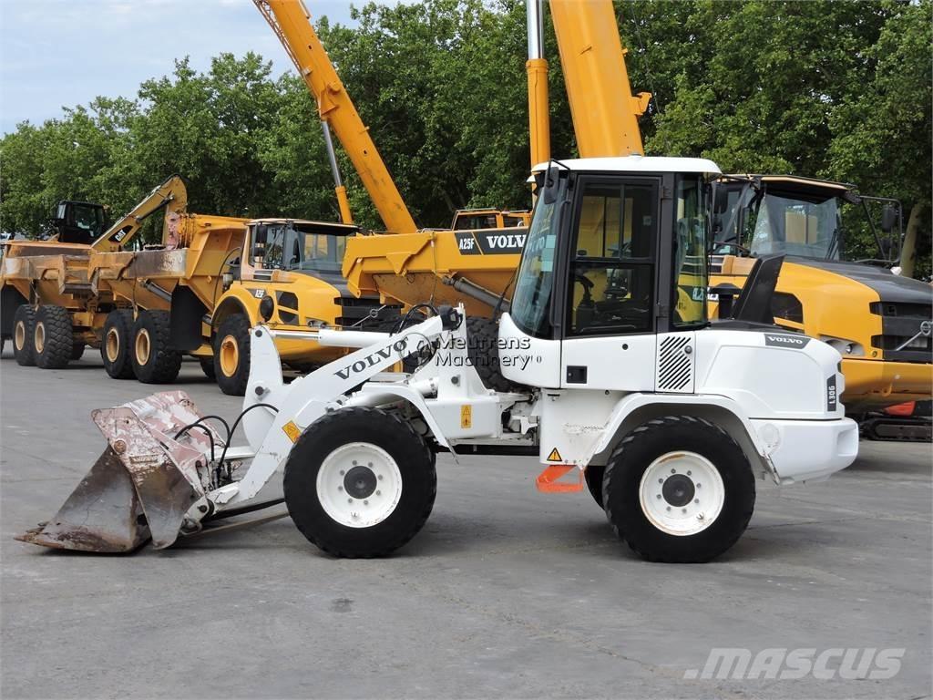 Volvo L30G + FORK 輪胎式裝載機
