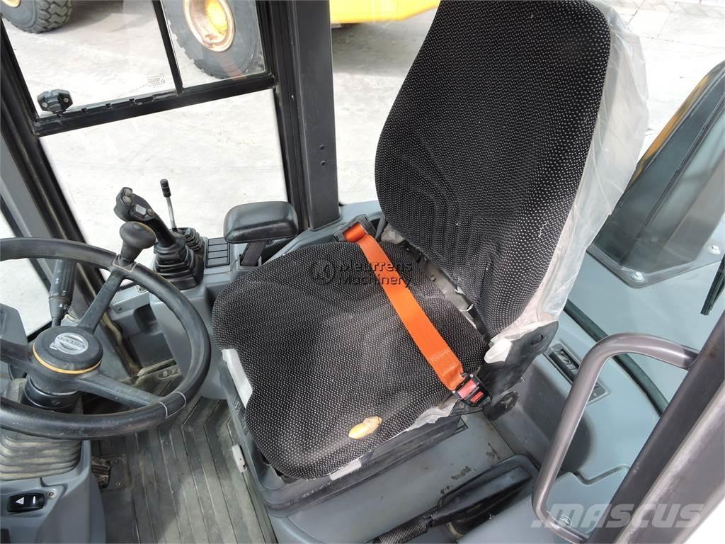Volvo L30G + FORK 輪胎式裝載機