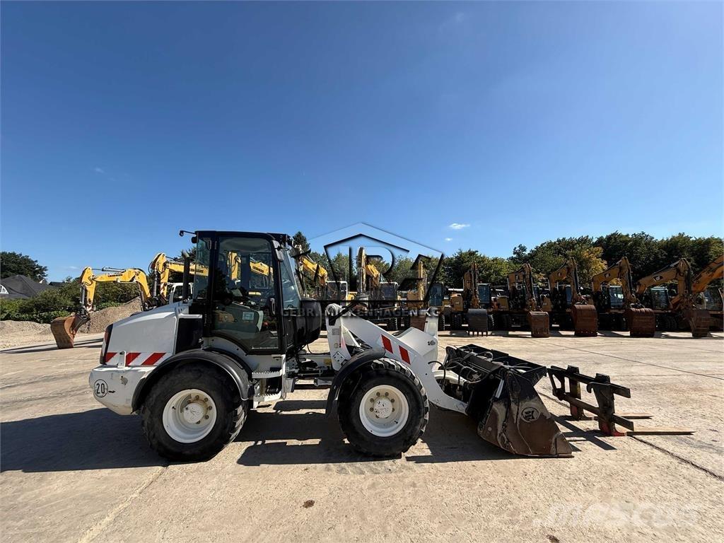 CAT 908M 輪胎式裝載機