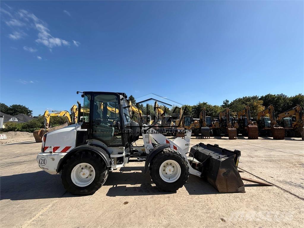 CAT 908M 輪胎式裝載機
