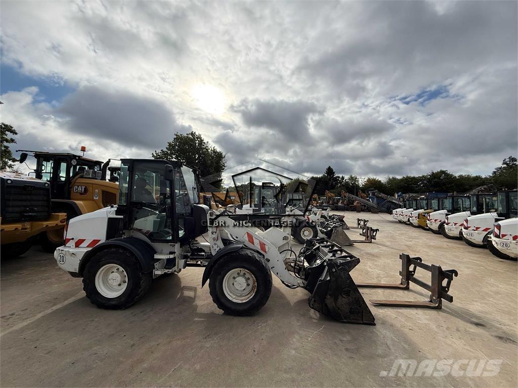 CAT 908M 輪胎式裝載機