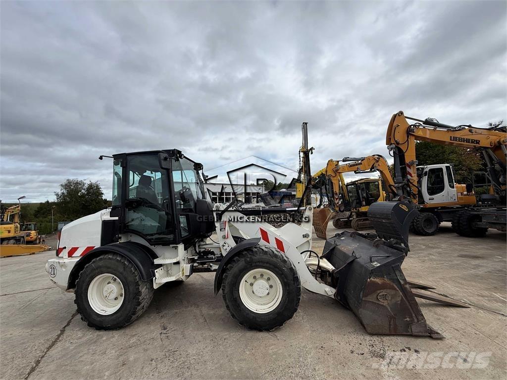 CAT 908M 輪胎式裝載機