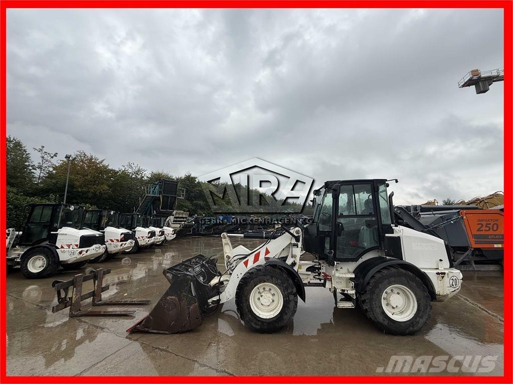 CAT 908M 輪胎式裝載機