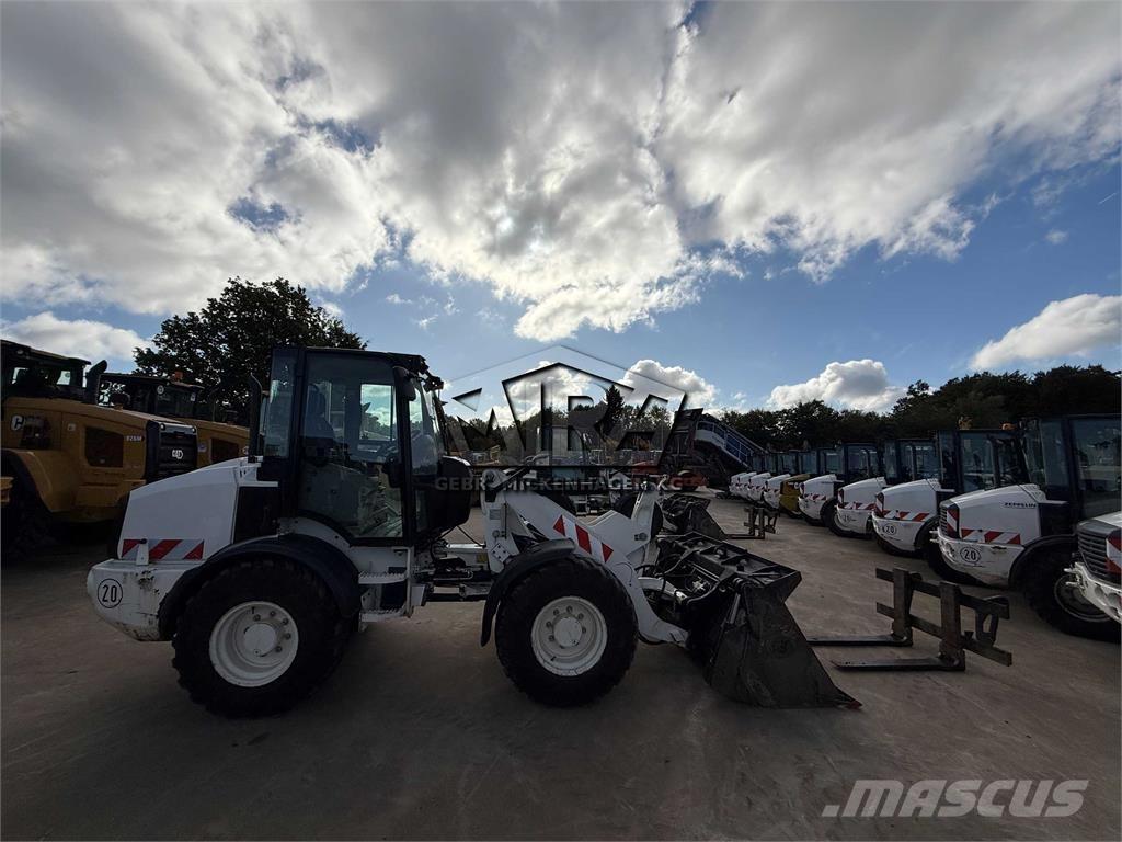CAT 908M 輪胎式裝載機