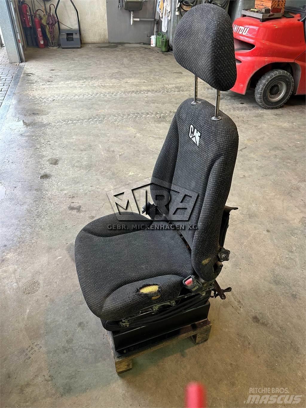 CAT 966 KXE / Sitz 駕駛室與內部