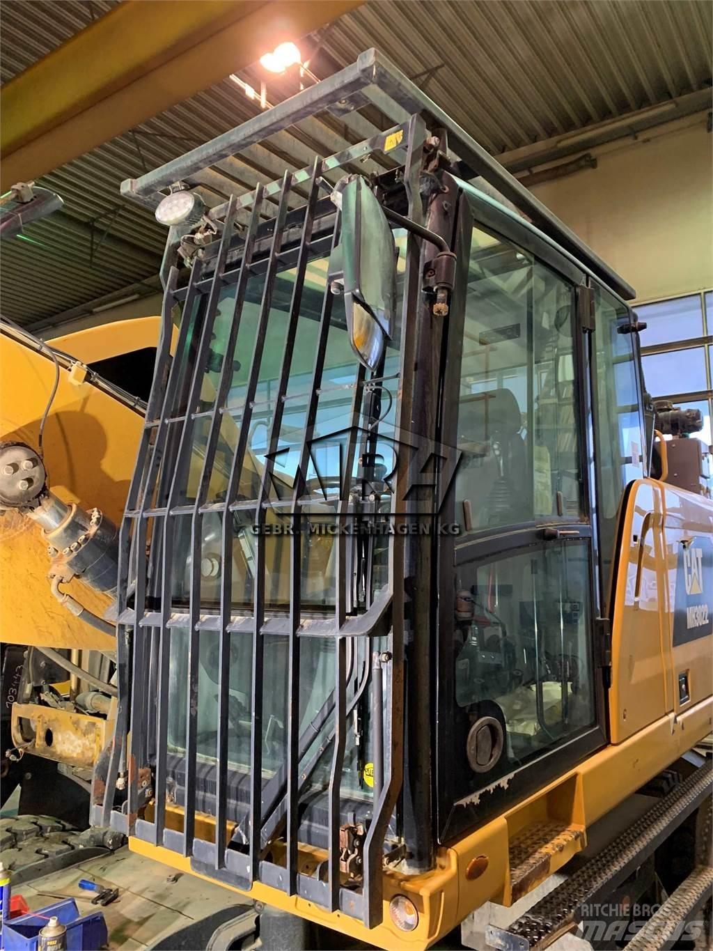 CAT Schutzgitter 駕駛室與內部