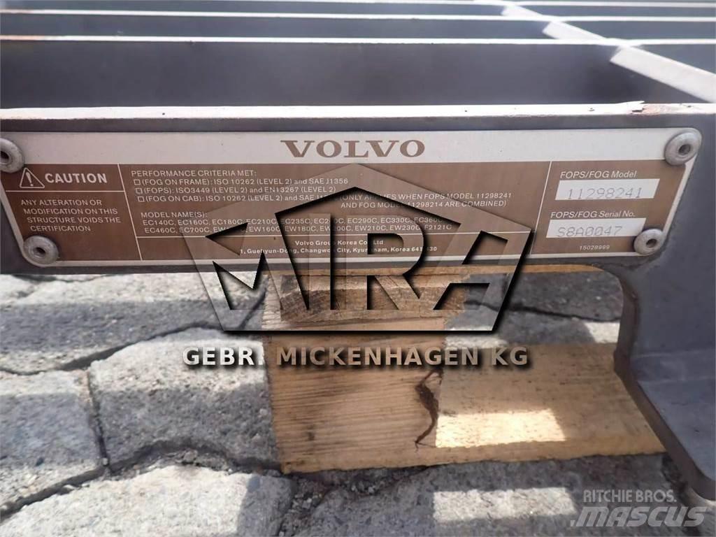 Volvo EC 360 C 駕駛室與內部