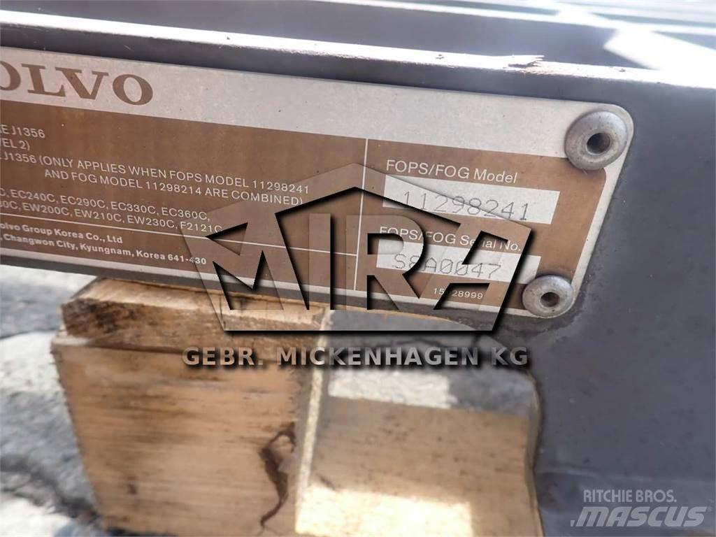 Volvo EC 360 C 駕駛室與內部
