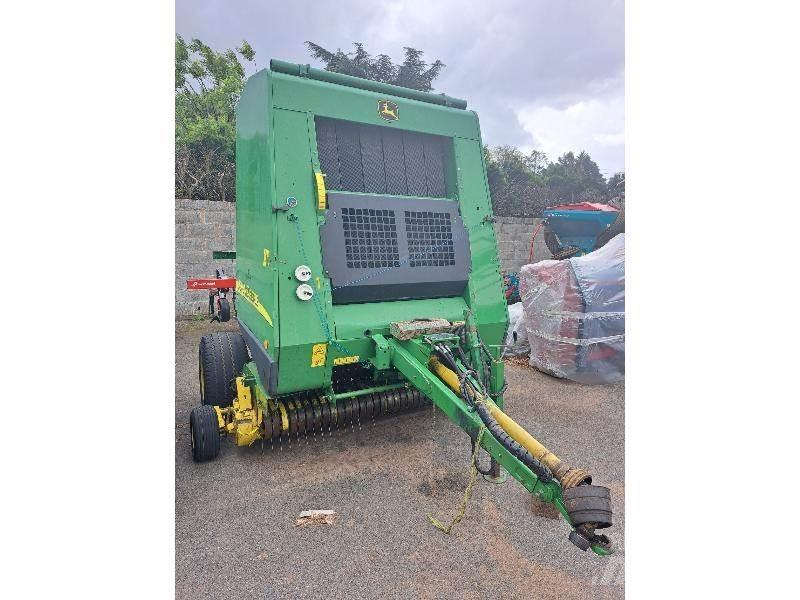 John Deere 592 圓型牧草打包機