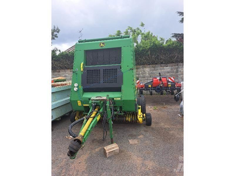 John Deere 592 圓型牧草打包機
