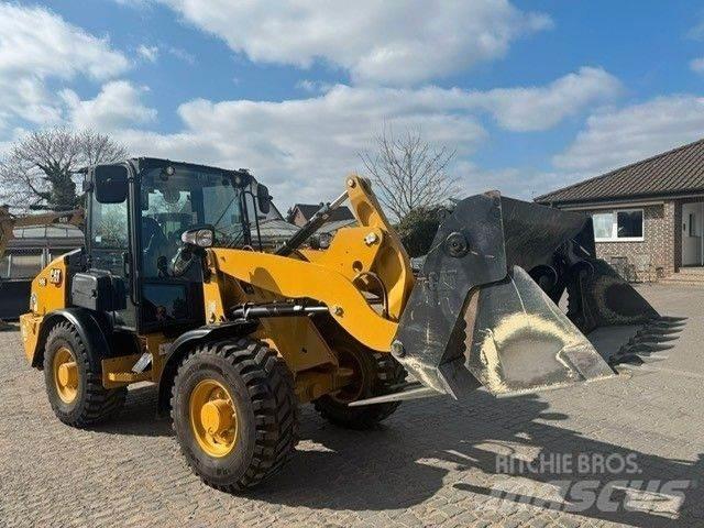 CAT 906 輪胎式裝載機