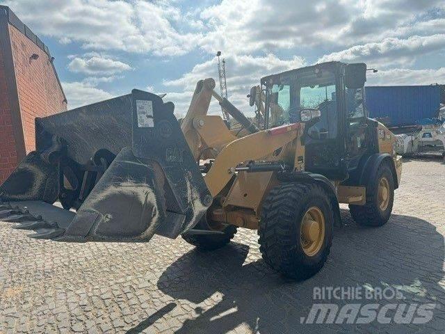 CAT 906 輪胎式裝載機