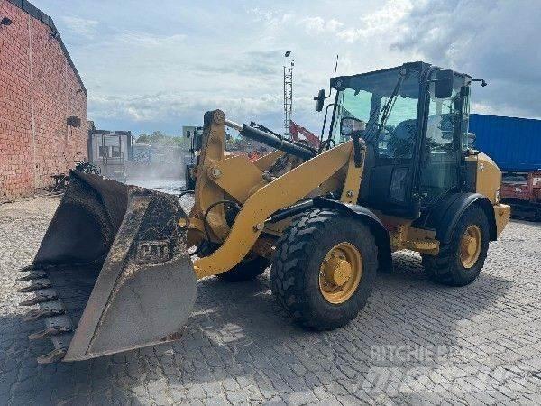CAT 906M 輪胎式裝載機