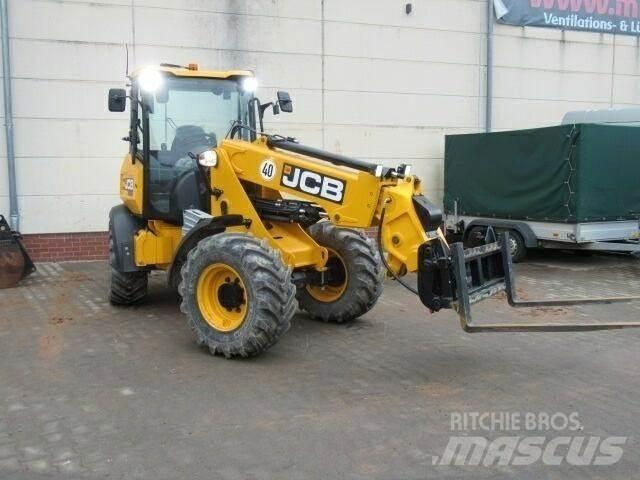 JCB TM220 Agri 前端裝載機和挖掘機
