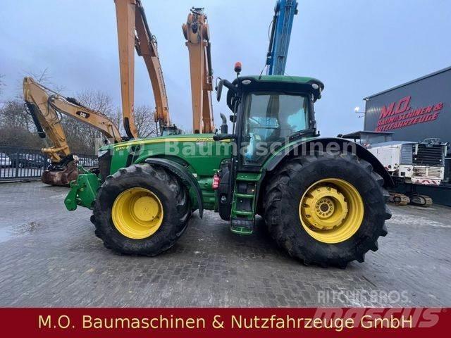 John Deere 8370 R 前端裝載機和挖掘機