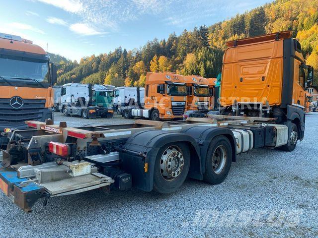 Mercedes-Benz 2542 商用底盤車