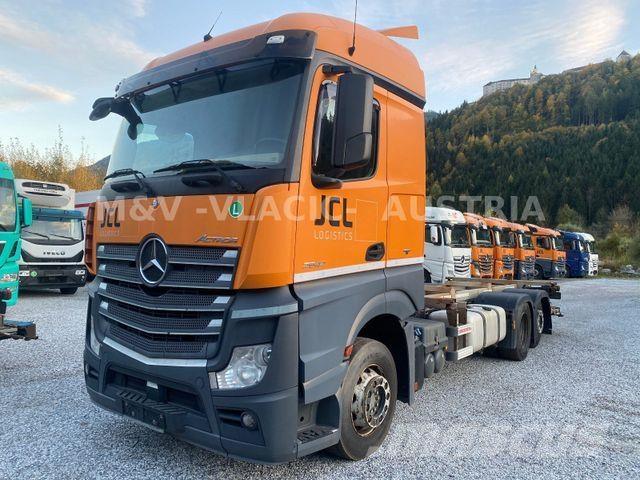 Mercedes-Benz 2542 商用底盤車