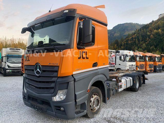 Mercedes-Benz 2542 商用底盤車