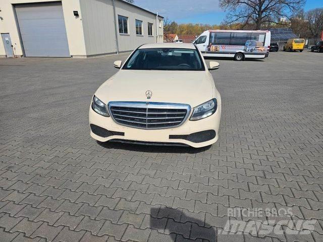 Mercedes-Benz E 200 汽車