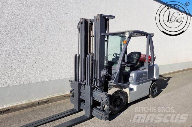 Nissan U1D2A25LQ 液化石油氣LPG卡車
