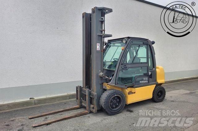 Nissan YG1D2A320 柴油卡車