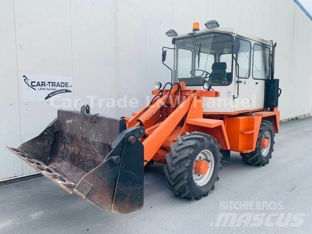 Schaeff SKB 902 反鏟裝載機
