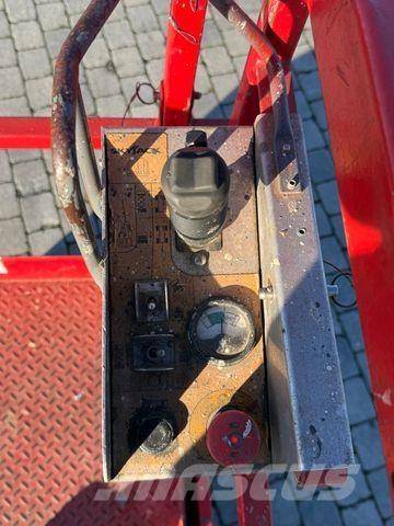 SkyJack SJ4626 曲臂高空作業車