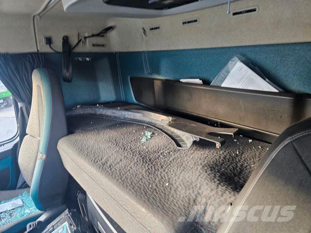 Volvo FM 450 ADR 曳引機組件