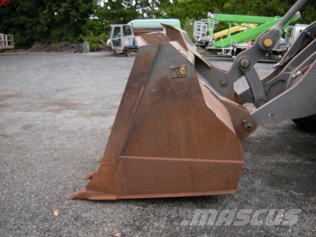 Volvo L 120 E 輪胎式裝載機