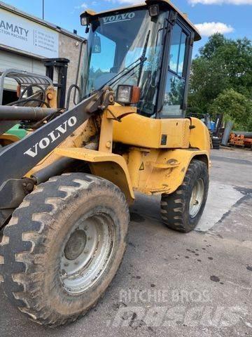 Volvo L30 輪胎式裝載機