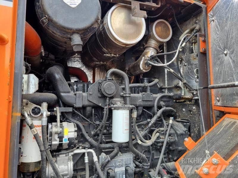 Doosan DL300 輪胎式裝載機