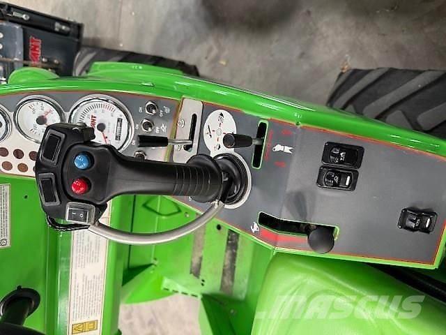 Avant 528 滑移轉向裝載機