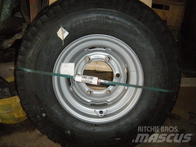  - - - 300-80-15.3 輪胎、車輪和輪圈