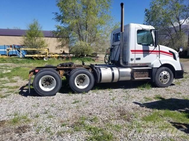 Volvo Semi Tractor 廂式貨物運輸車