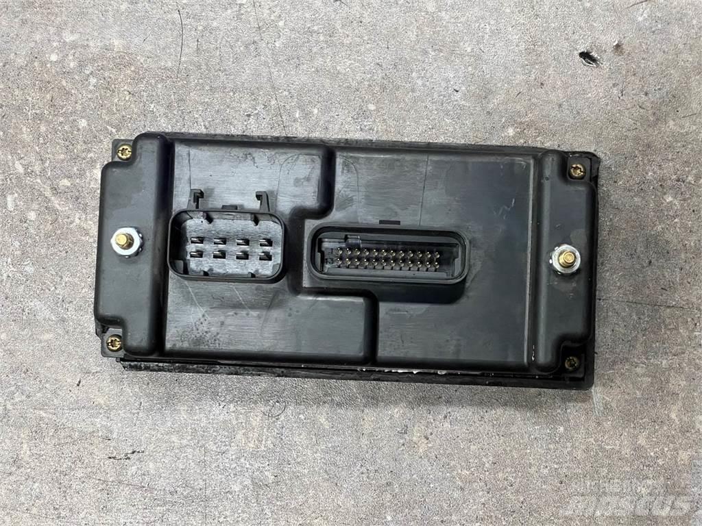 Autocar  電子設備