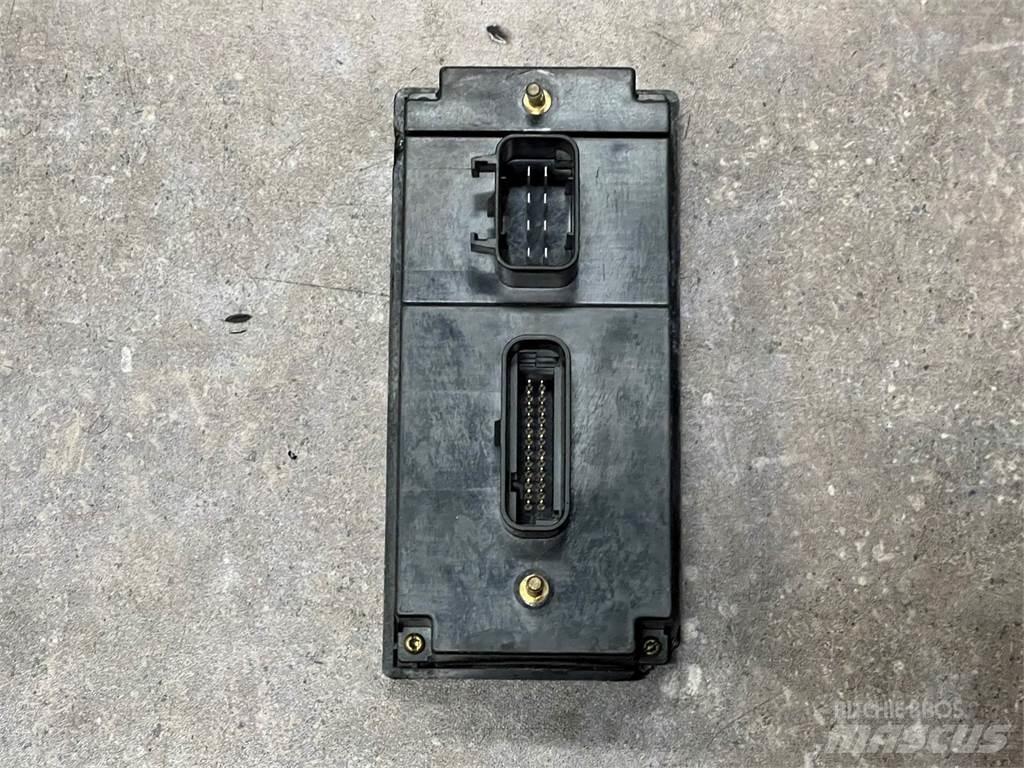 Autocar  電子設備