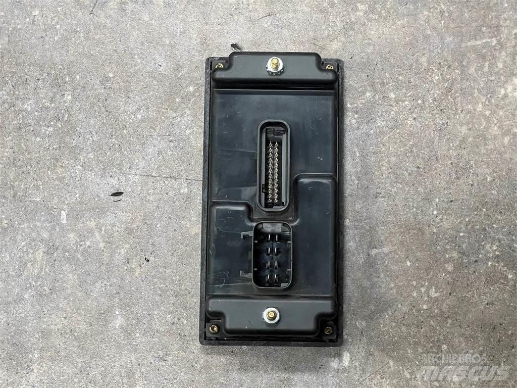Autocar  電子設備