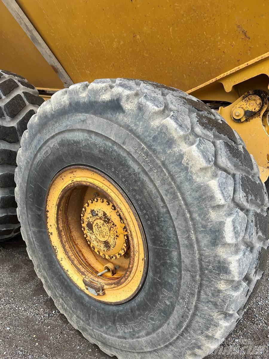 Bell B30E 鉸接式起吊車