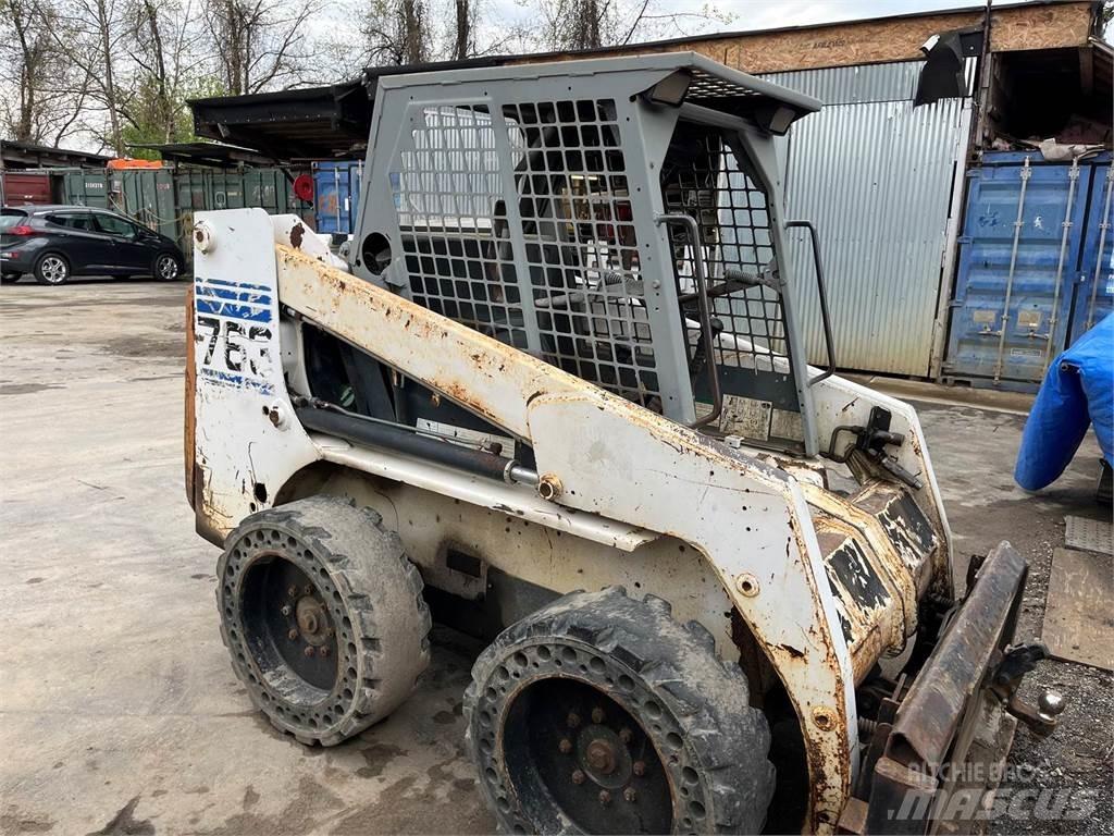 Bobcat 763 滑移轉向裝載機