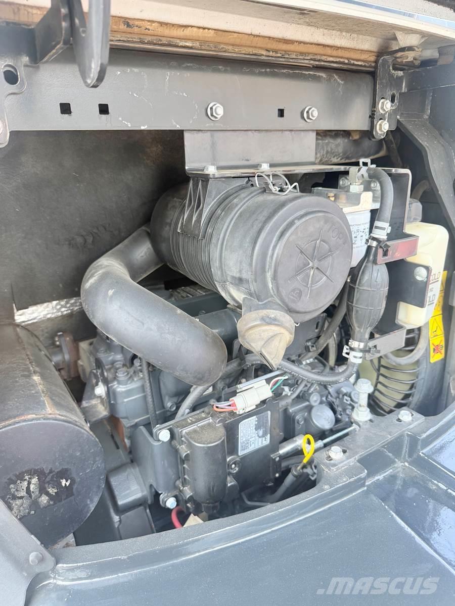 Bobcat E35 小型挖土機/掘鑿機<7t(小型挖掘機)