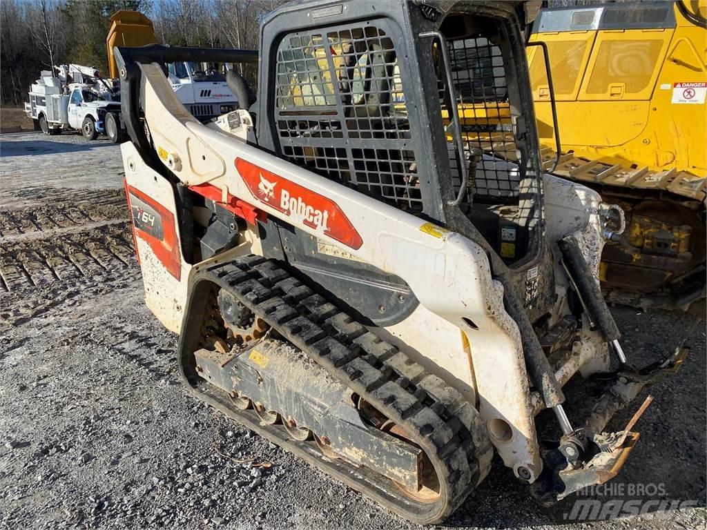 Bobcat T64 滑移轉向裝載機