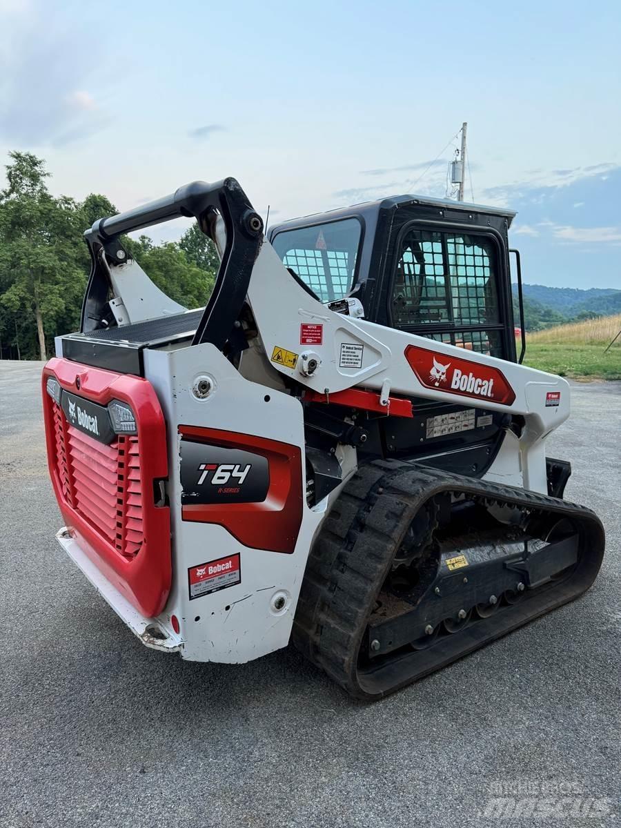 Bobcat T64 滑移轉向裝載機
