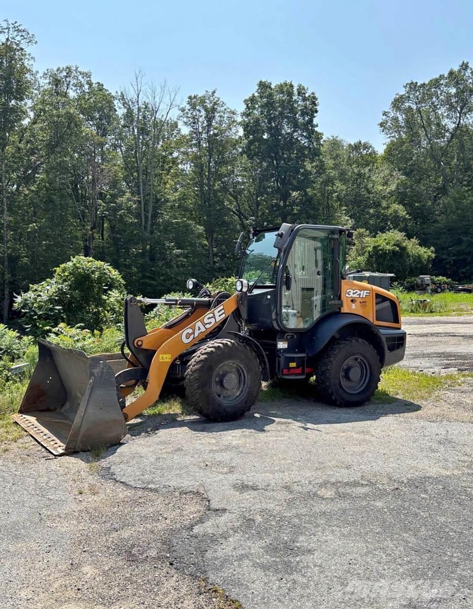 CASE 321F 輪胎式裝載機