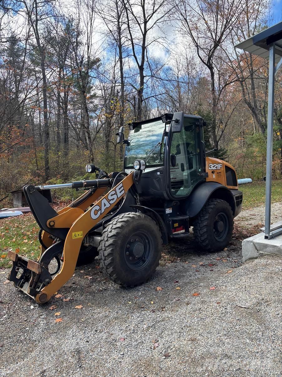 CASE 321F 輪胎式裝載機