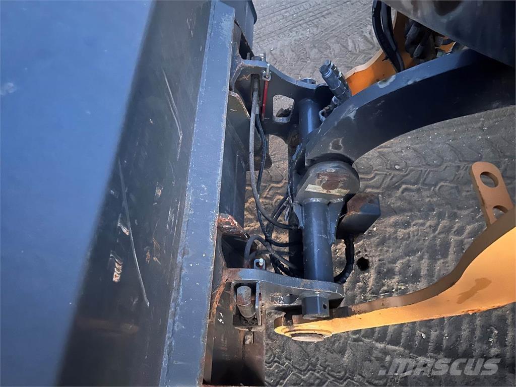 CASE 321F 輪胎式裝載機