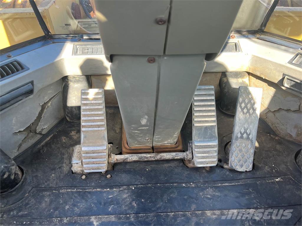 CASE 821C 輪胎式裝載機