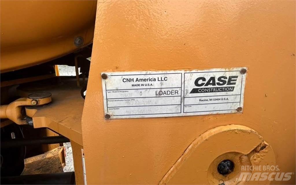 CASE 821F 輪胎式裝載機