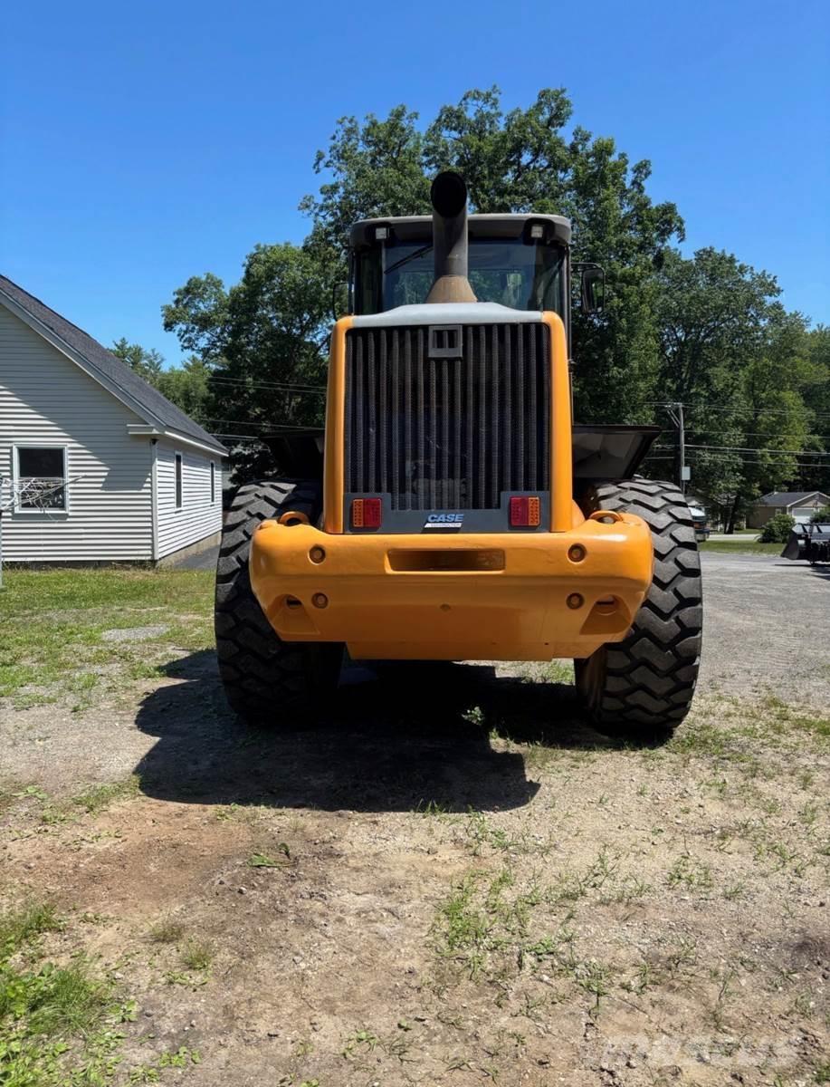 CASE 821F 輪胎式裝載機