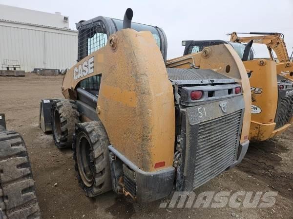 CASE SR240 滑移轉向裝載機