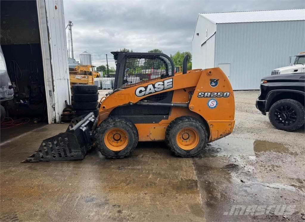 CASE SR270 滑移轉向裝載機
